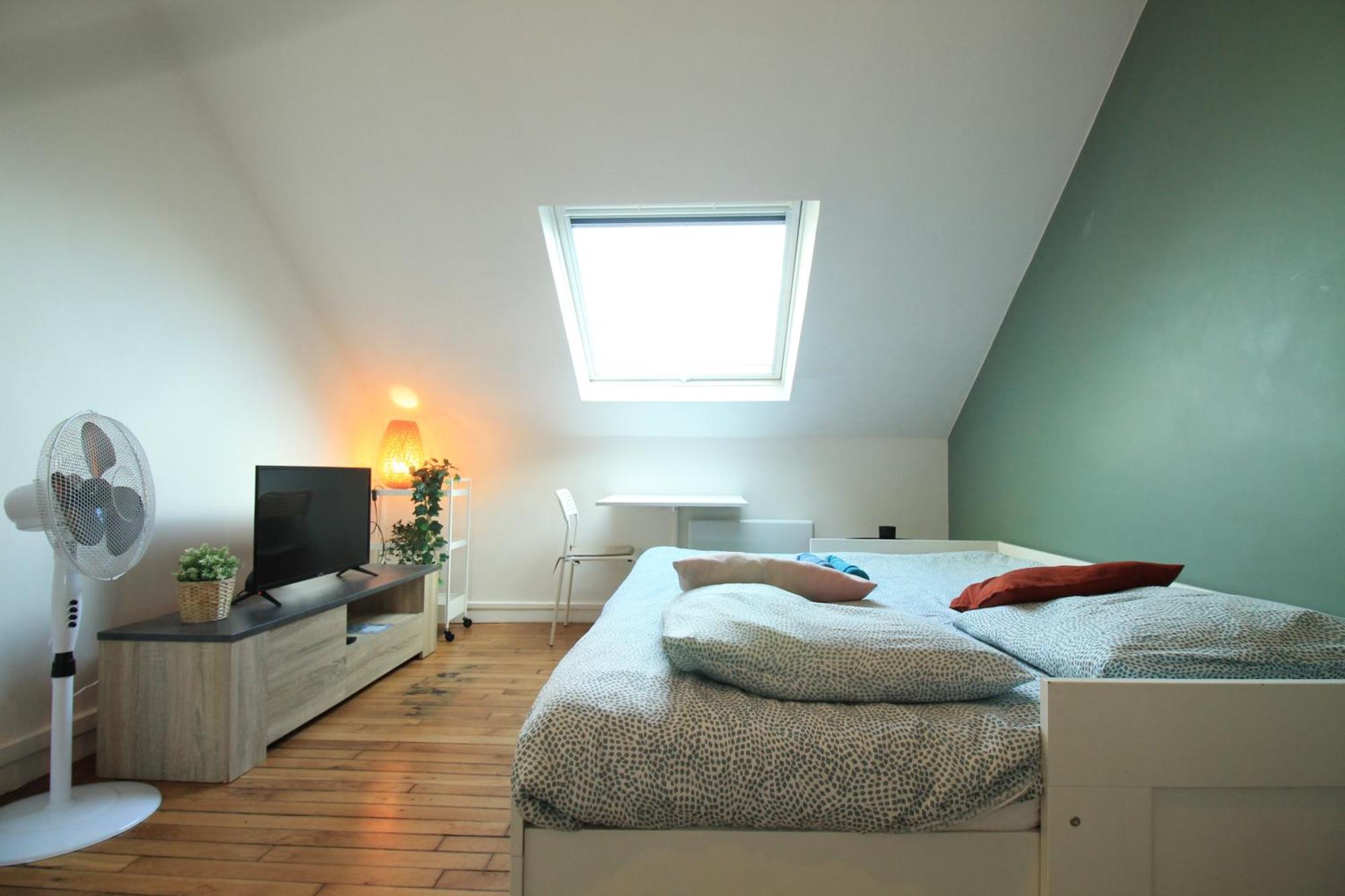 Disponible - Appartement Entier - 10Mn Rer B Aeroport Cdg - Paris Gare Du Nord, T11 Express, Le Bourget, Tout Equipe, Netflix Gratuit, 3 Personnes, 4Eme Etage, Escaliers, Parc Des Expositions, Parking Rue Gratuit Apres 19H Drancy Eksteriør bilde