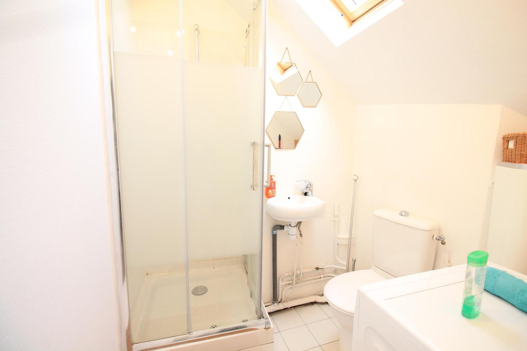 Disponible - Appartement Entier - 10Mn Rer B Aeroport Cdg - Paris Gare Du Nord, T11 Express, Le Bourget, Tout Equipe, Netflix Gratuit, 3 Personnes, 4Eme Etage, Escaliers, Parc Des Expositions, Parking Rue Gratuit Apres 19H Drancy Eksteriør bilde