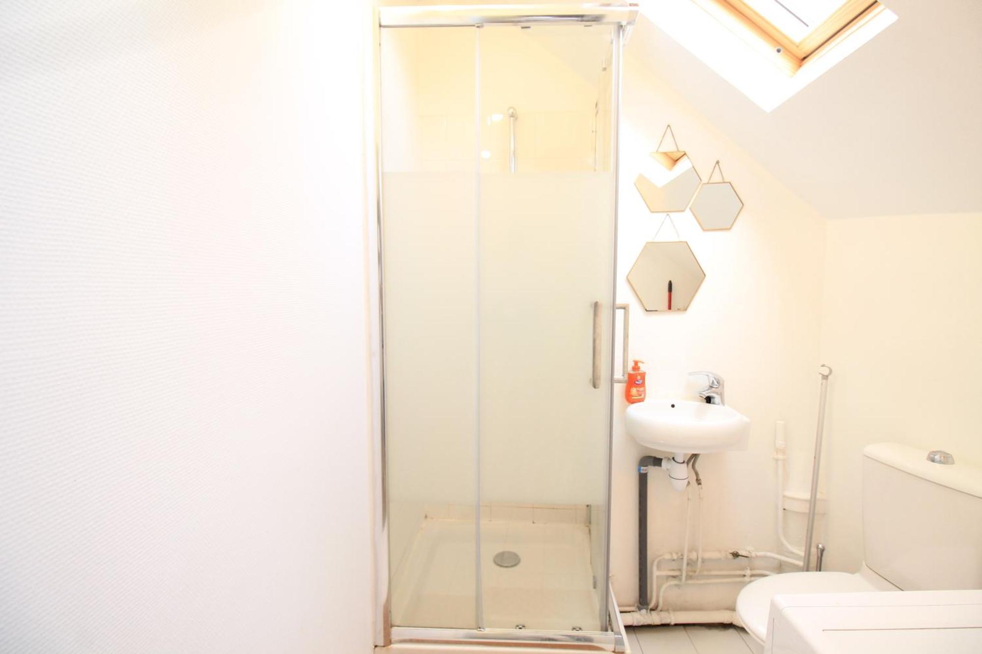 Disponible - Appartement Entier - 10Mn Rer B Aeroport Cdg - Paris Gare Du Nord, T11 Express, Le Bourget, Tout Equipe, Netflix Gratuit, 3 Personnes, 4Eme Etage, Escaliers, Parc Des Expositions, Parking Rue Gratuit Apres 19H Drancy Eksteriør bilde